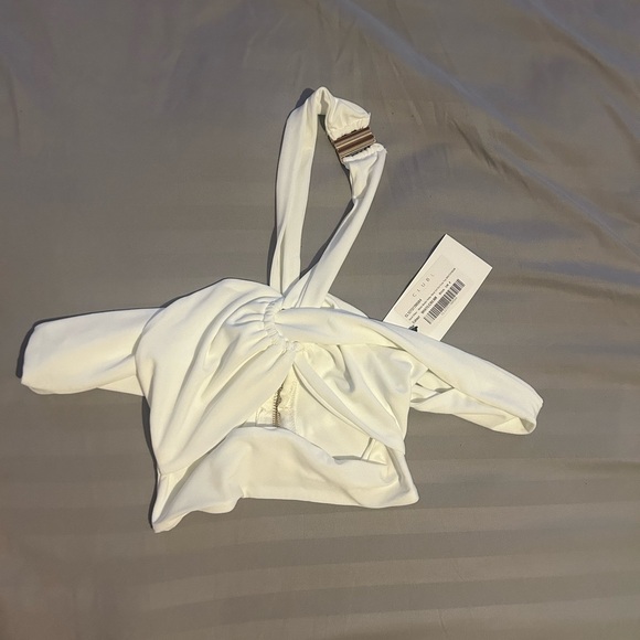 WHITE BARDOT HALTER NECK CUT OUT CROP TOP - Picture 4 of 10